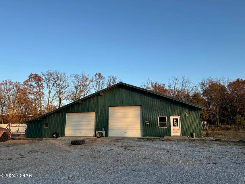 Wentworth, MO 64873,895 Lawrence 2150