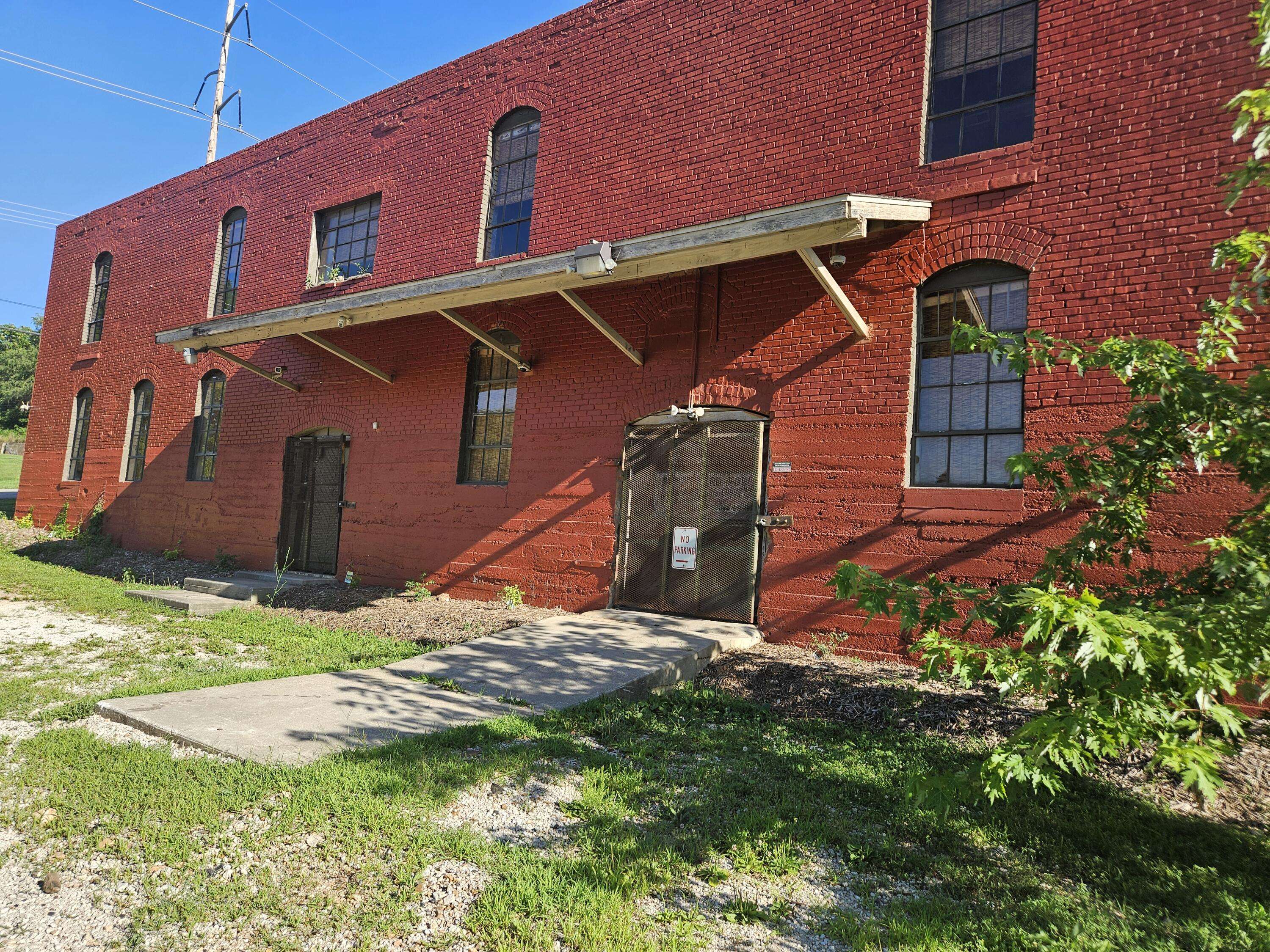 Springfield, MO 65806,1303 W College ST