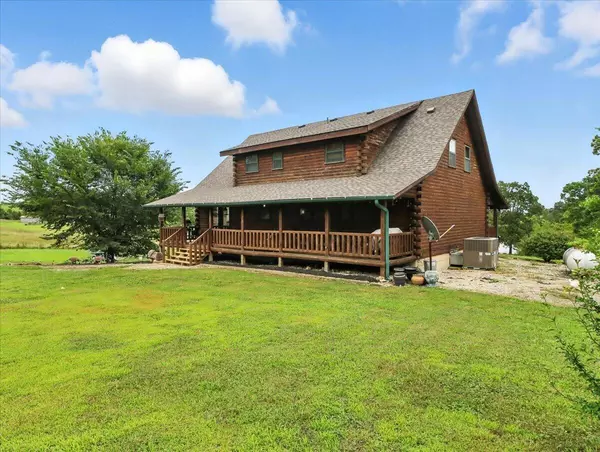 West Plains, MO 65775,4117 Private Road 7201