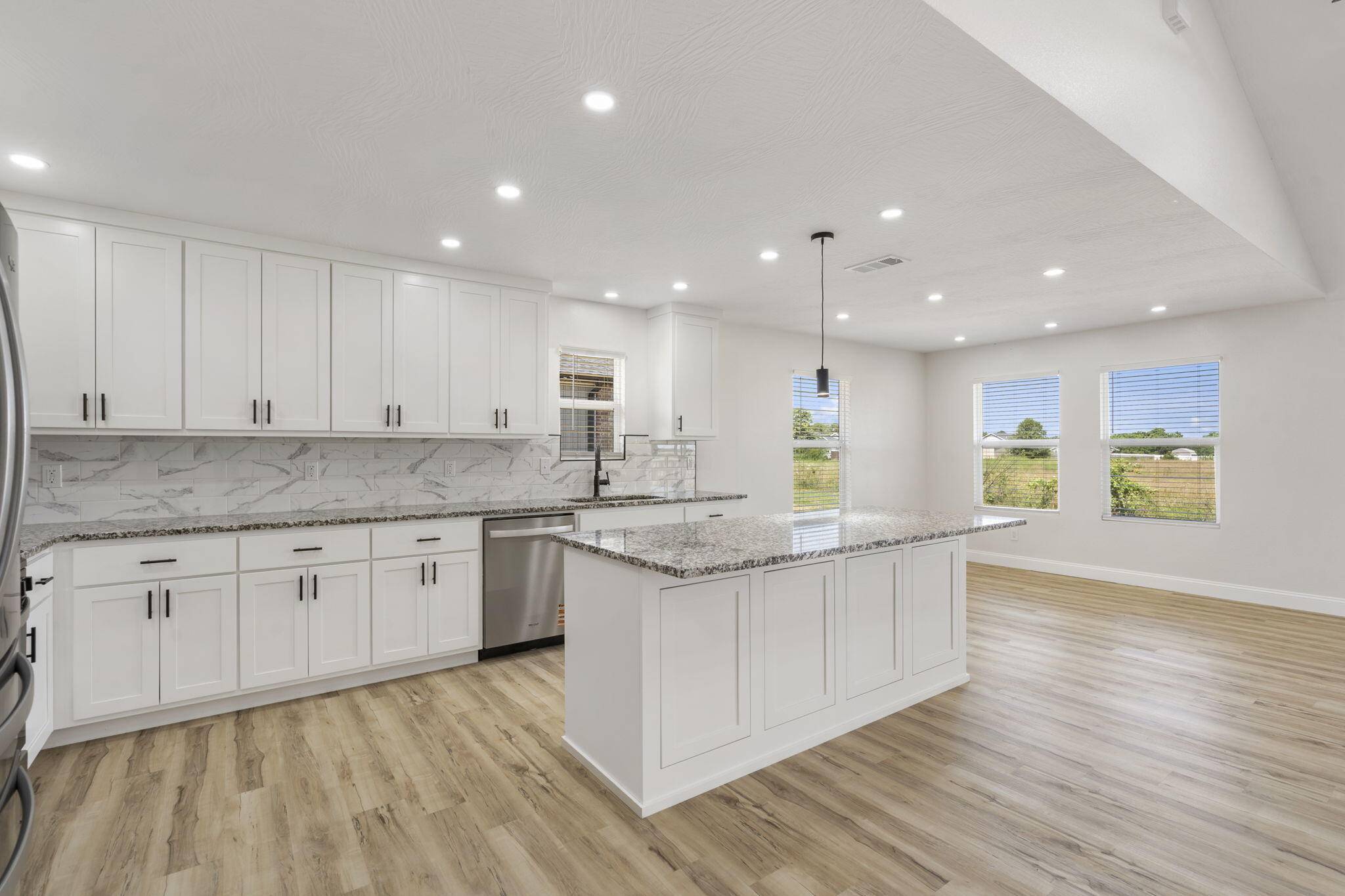 Mt Vernon, MO 65712,924 Tracy LN
