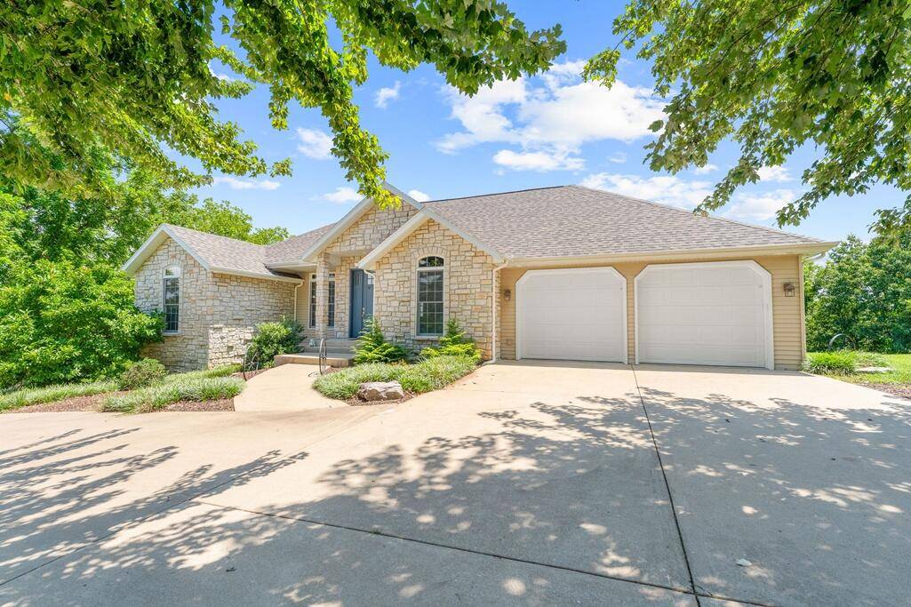 Walnut Shade, MO 65771,200 Whitetail DR