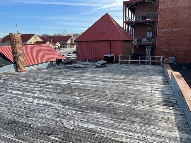 West Plains, MO 65775,4 & 5 Court Square