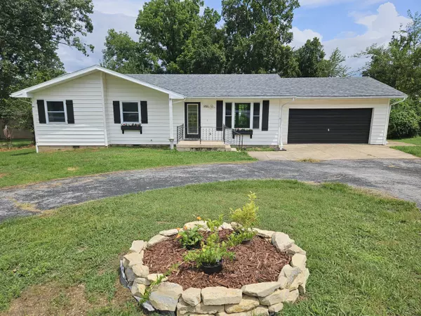 408 Bunch AVE, Ava, MO 65608