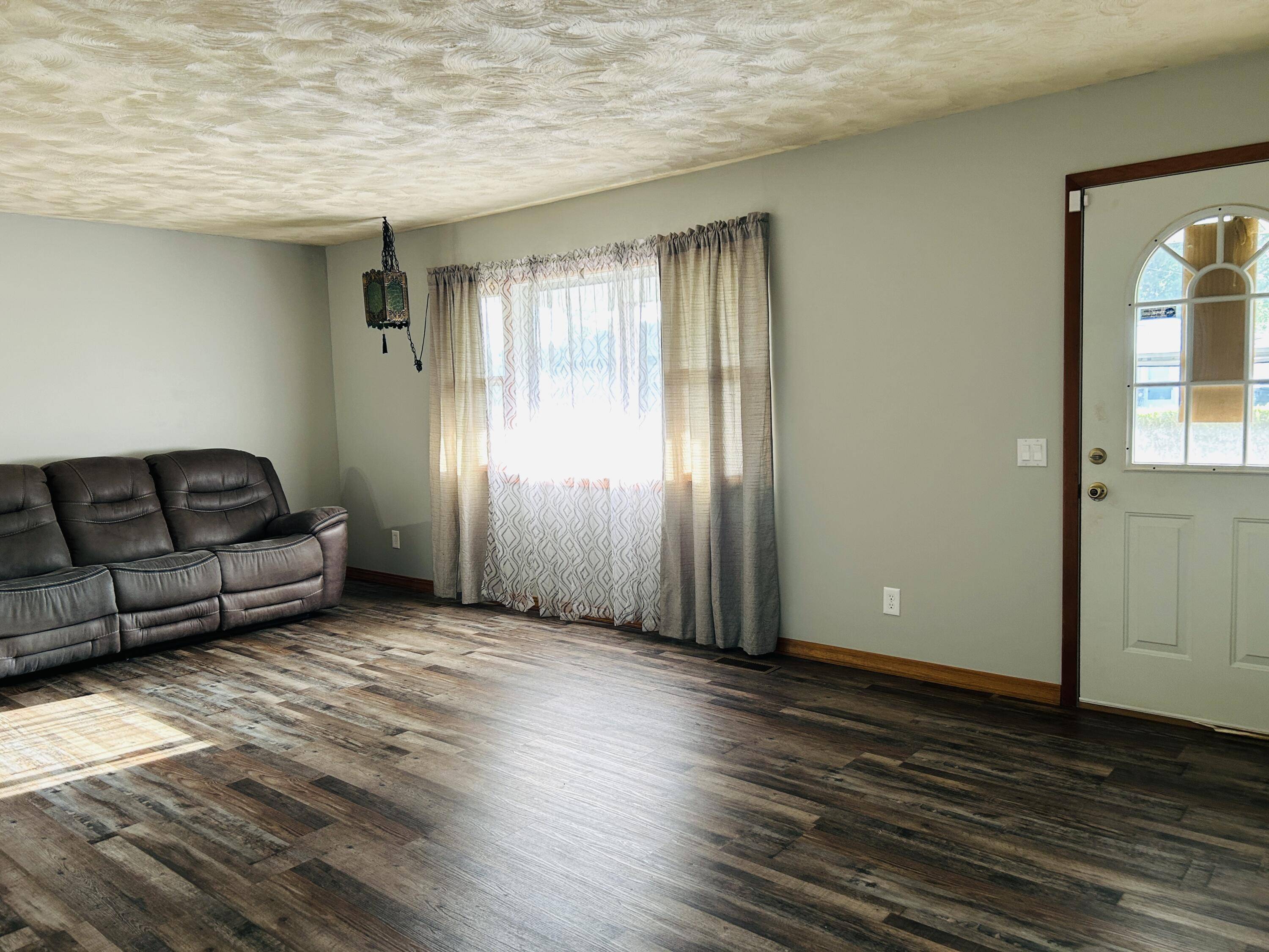 Stockton, MO 65785,504 S Chestnut ST