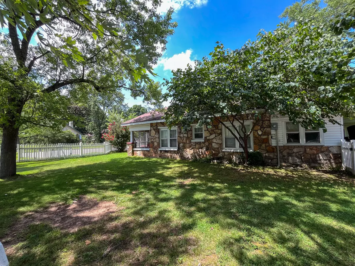 West Plains, MO 65775,220 Preacher Roe Boulevard