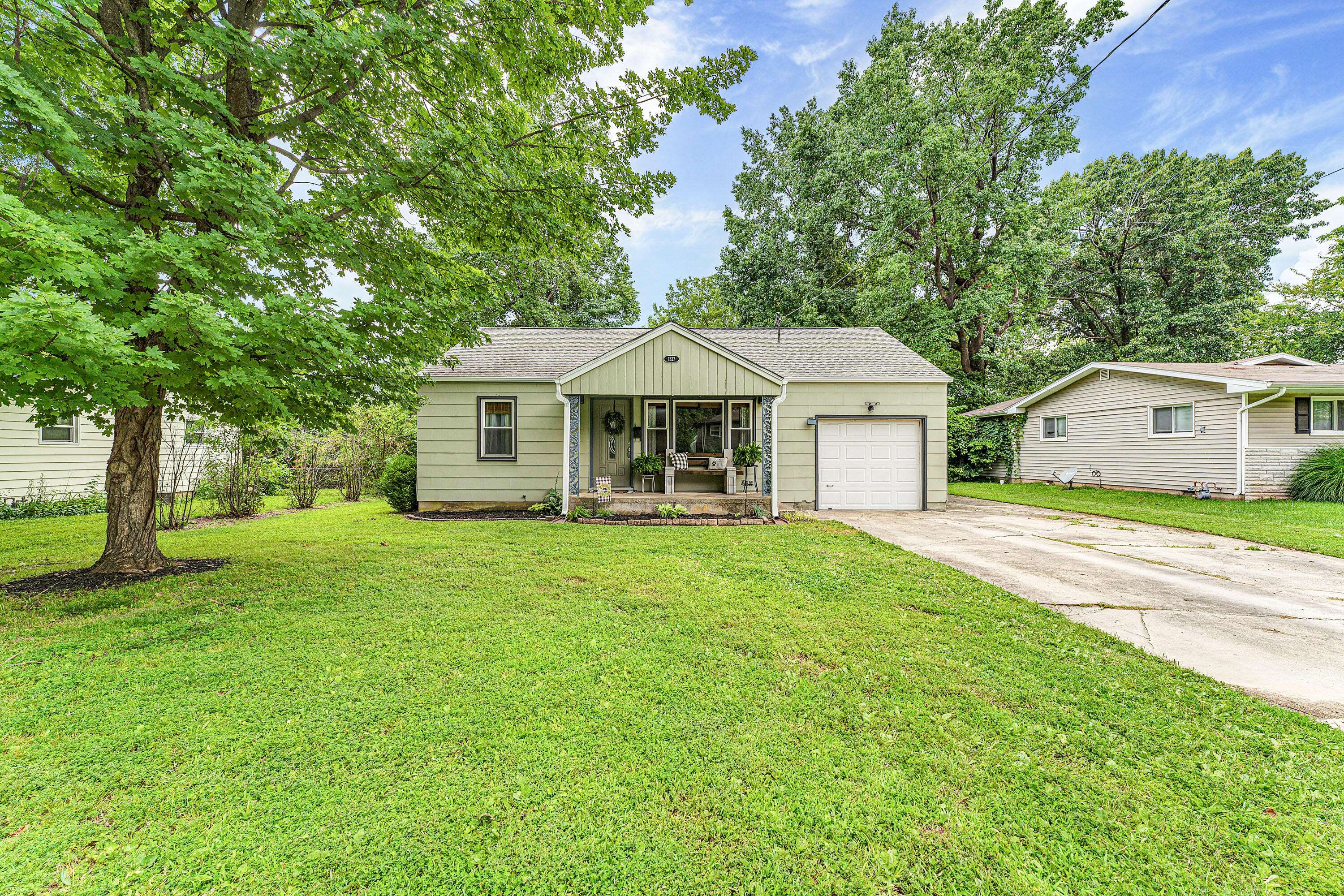 Springfield, MO 65804,1327 S Lone Pine AVE