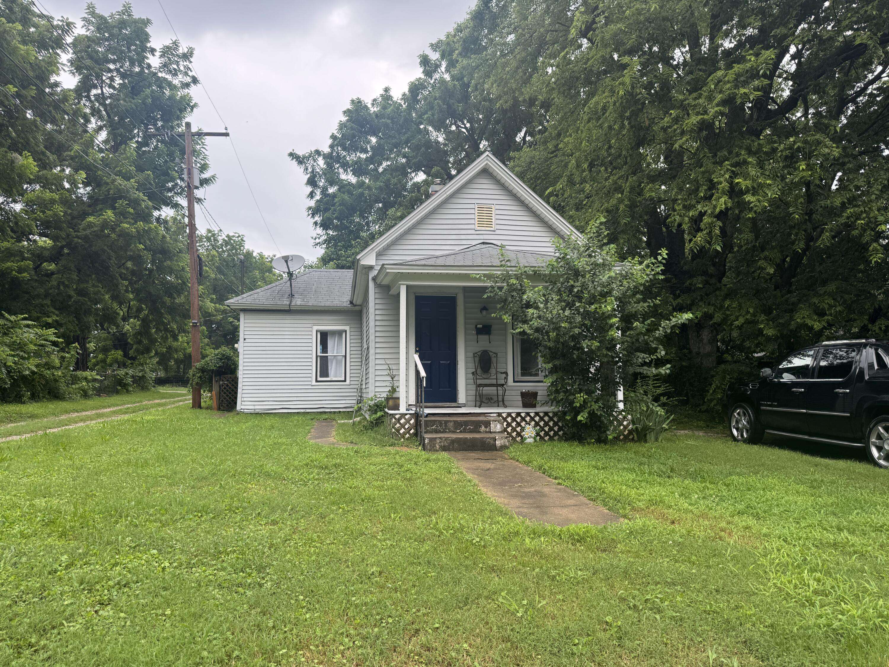 1221 E Scott ST, Springfield, MO 65802