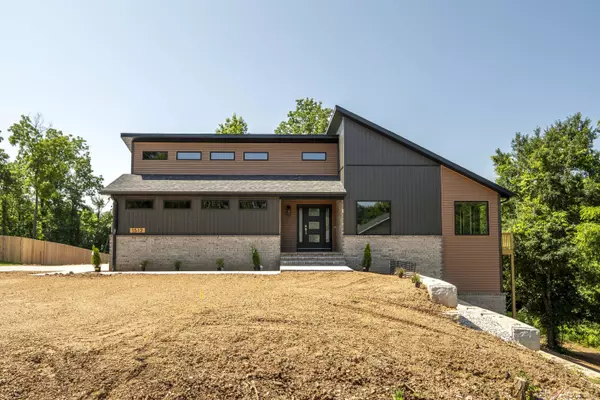 1512 W Parkview ST, Ozark, MO 65721