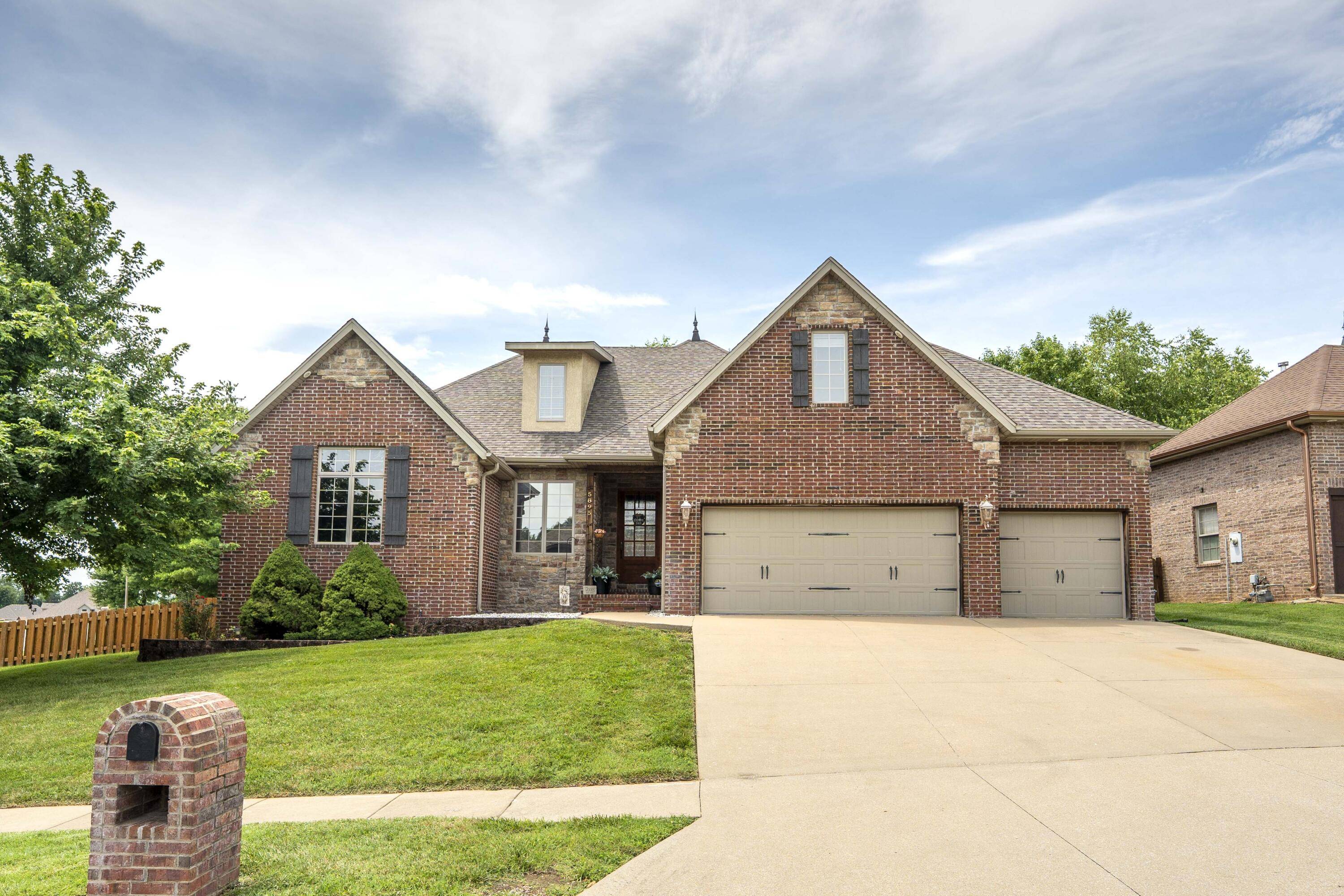 5895 S Teters CT, Springfield, MO 65804
