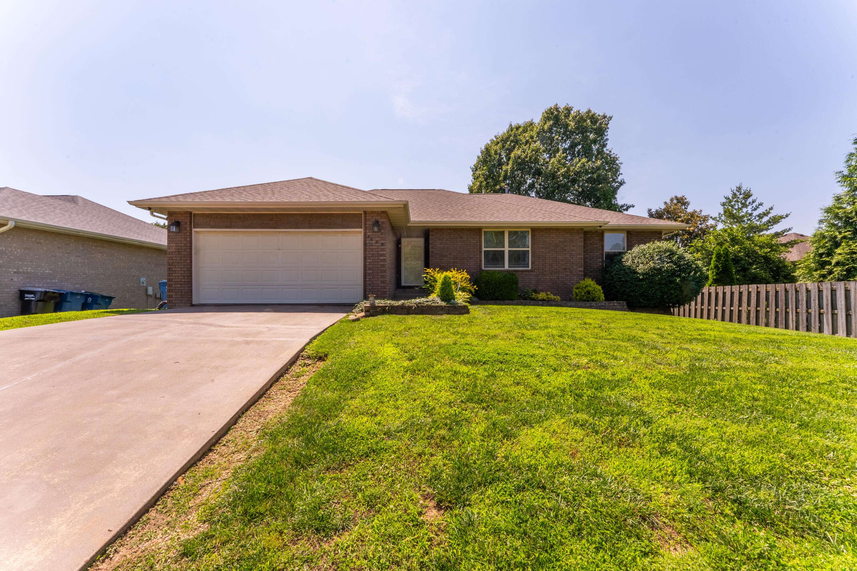 4607 S Ridgeview AVE, Battlefield, MO 65619