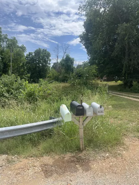 10955 State Higway 39, Aurora, MO 65605