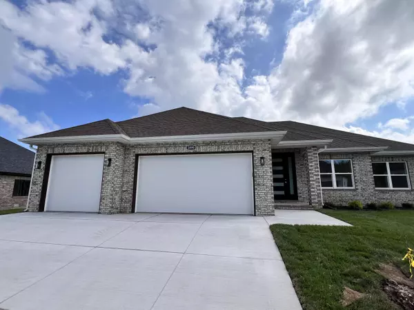 2090 N Silver Charm AVE, Springfield, MO 65802