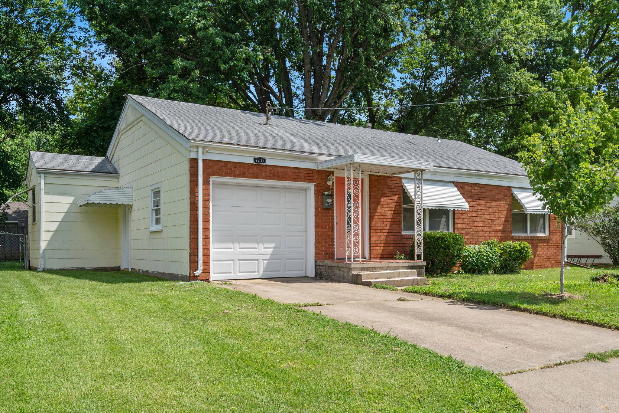 303 E Lindberg ST, Springfield, MO 65807