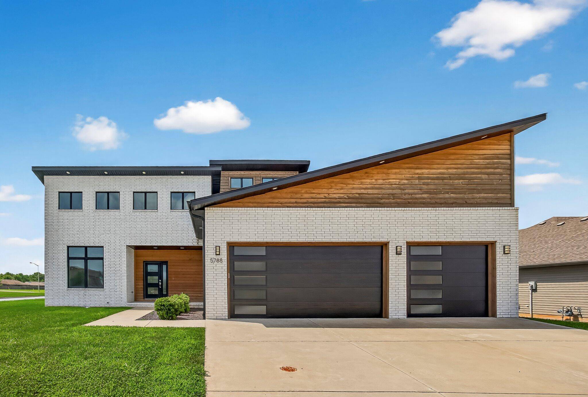 5788 E Pearson Pkwy, Strafford, MO 65757