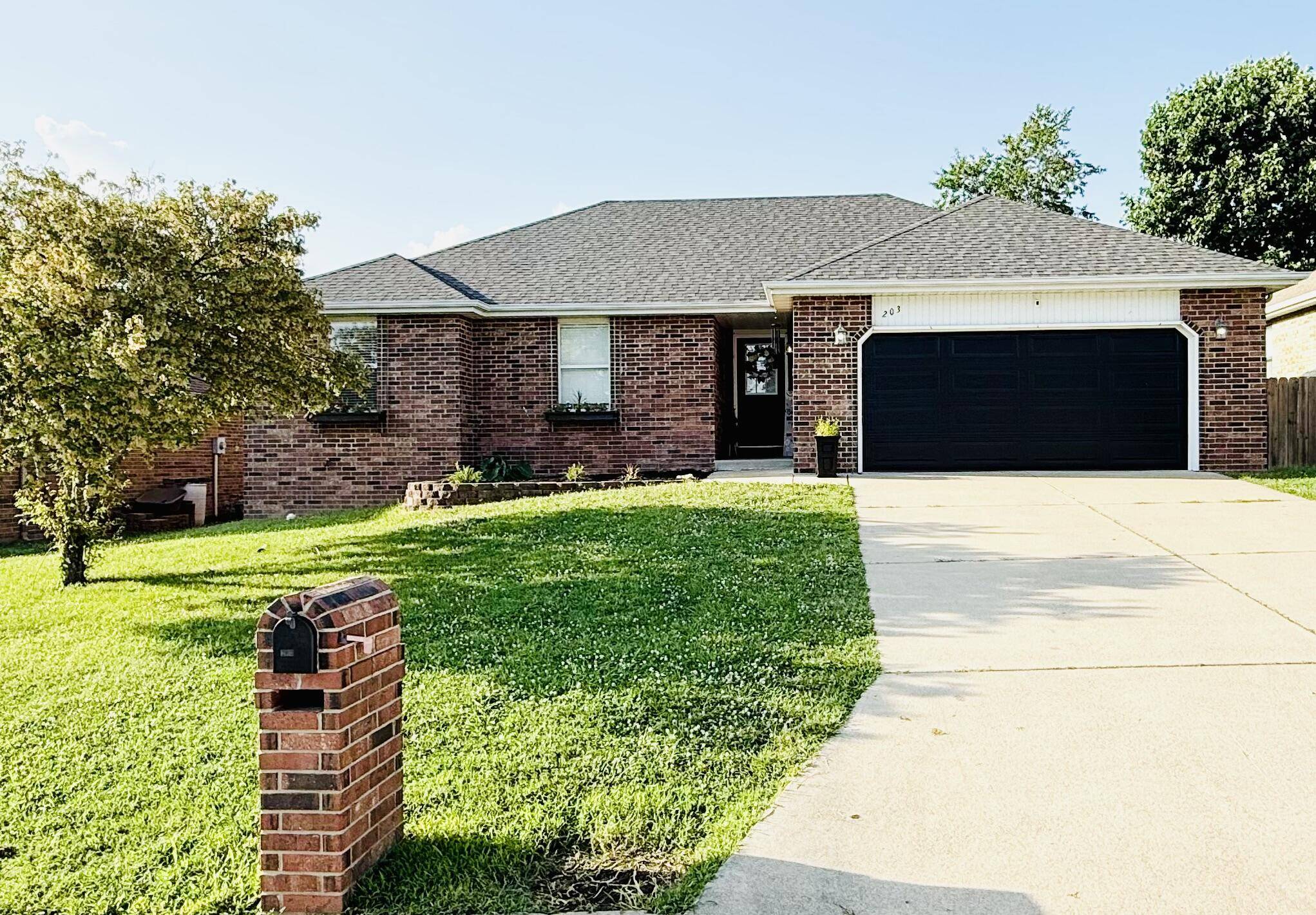 203 Pine Hill CT, Nixa, MO 65714