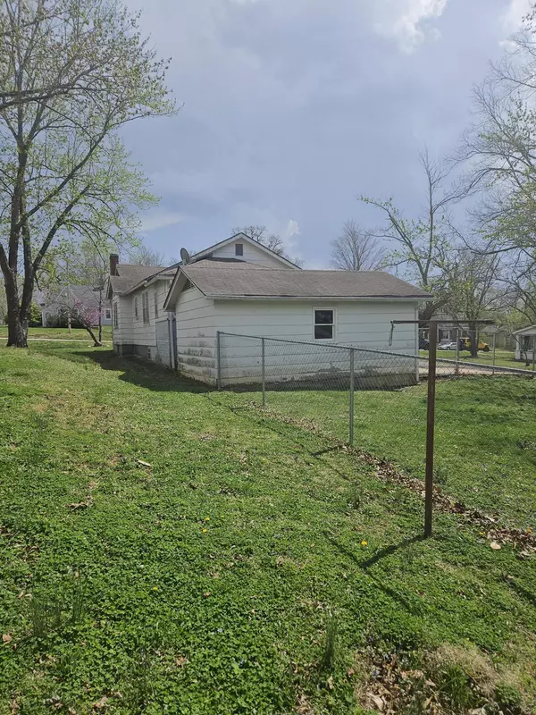 Willow Springs, MO 65793,601 N Harris ST