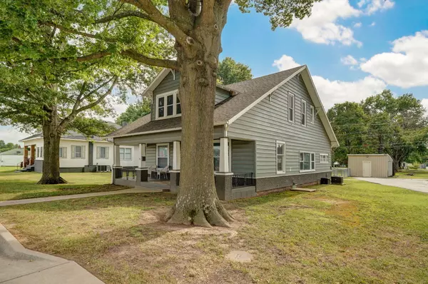 Mt Vernon, MO 65712,1003 S Hickory ST