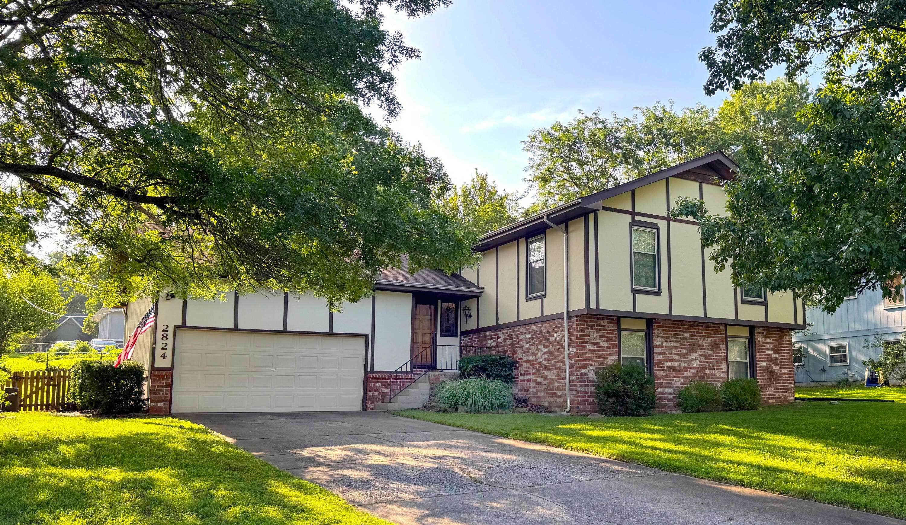 2824 S Catalina CIR, Springfield, MO 65804