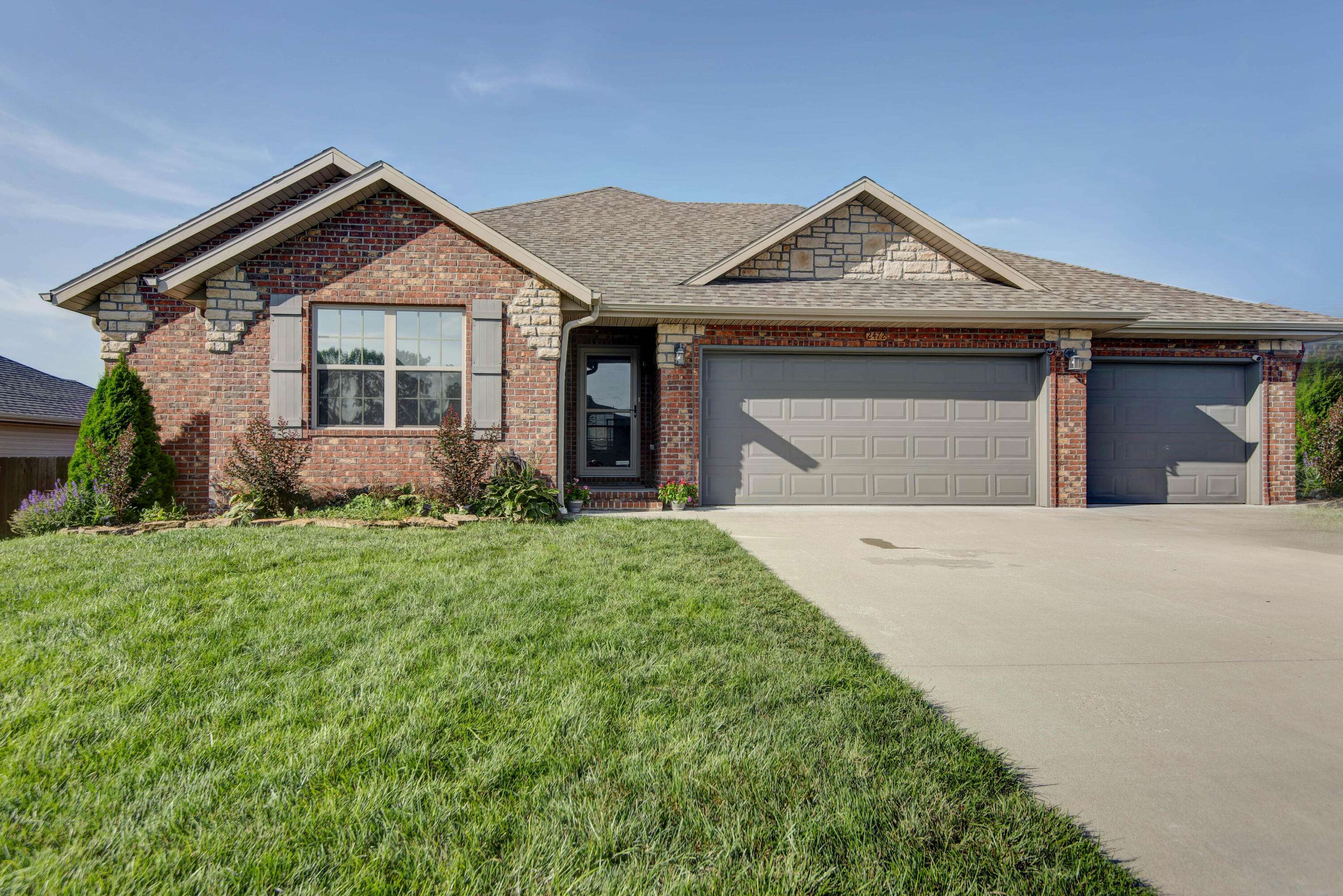 2472 E Prairie Ridge ST, Republic, MO 65738