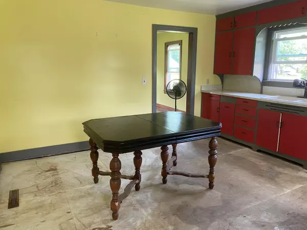 Bolivar, MO 65613,904 E Locust ST