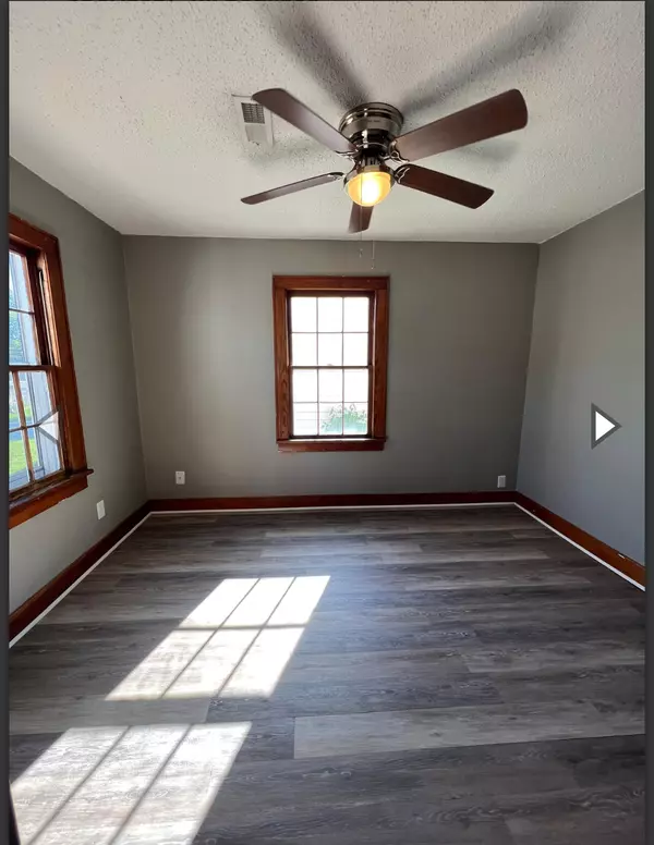 Springfield, MO 65803,916 W Della ST