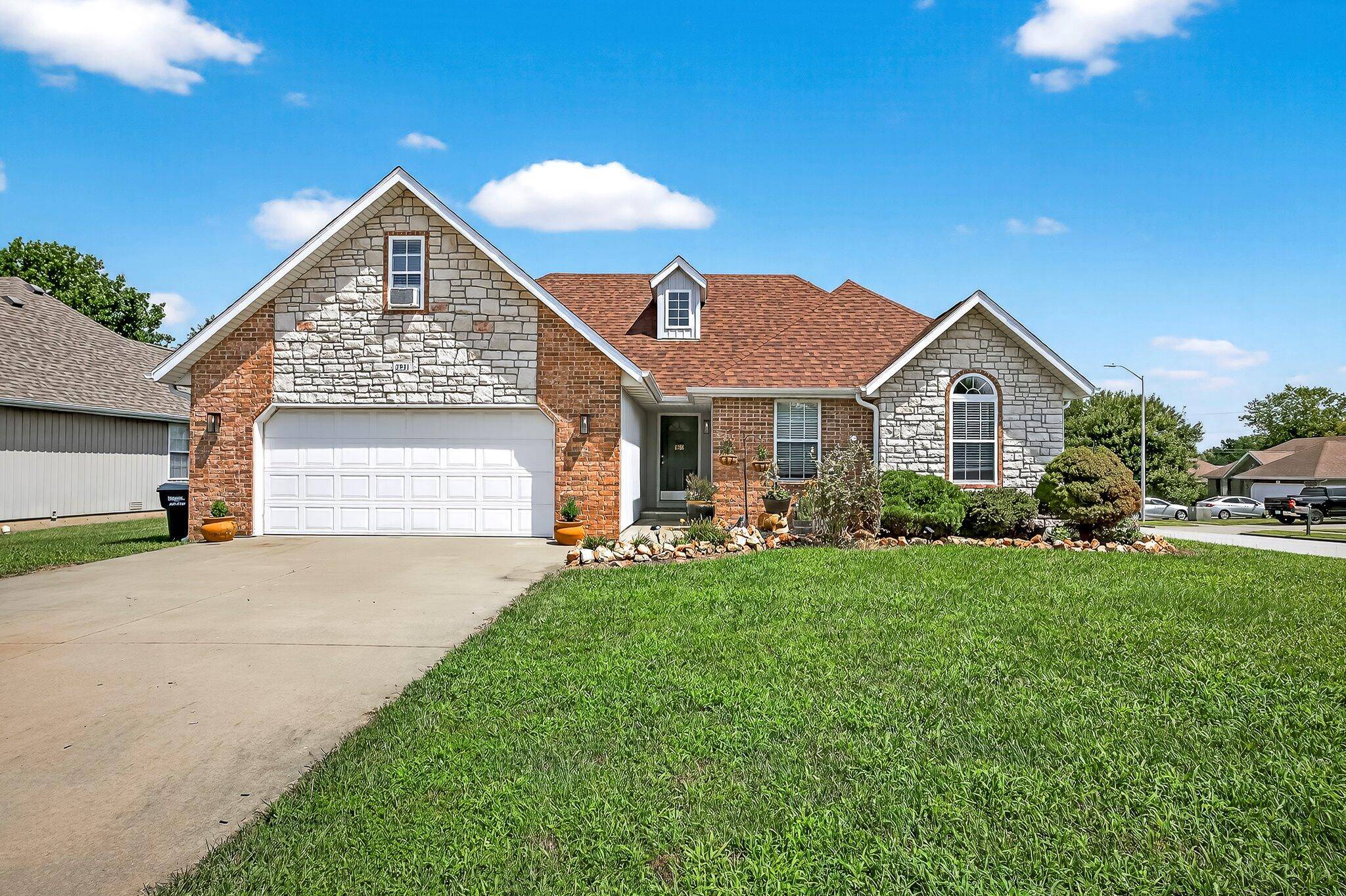 2931 W Riverside ST, Springfield, MO 65807