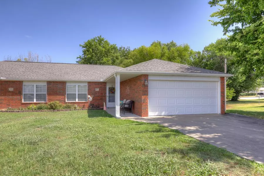 817 Wendy LN, Carthage, MO 64836