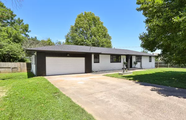 421 W Woodland ST, Springfield, MO 65807