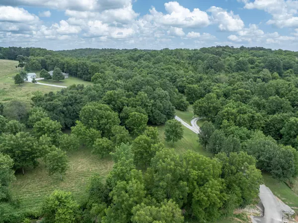 Aurora, MO 65605,3702 Round House RD