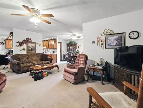 Koshkonong, MO 65692,1128 Us Highway 63