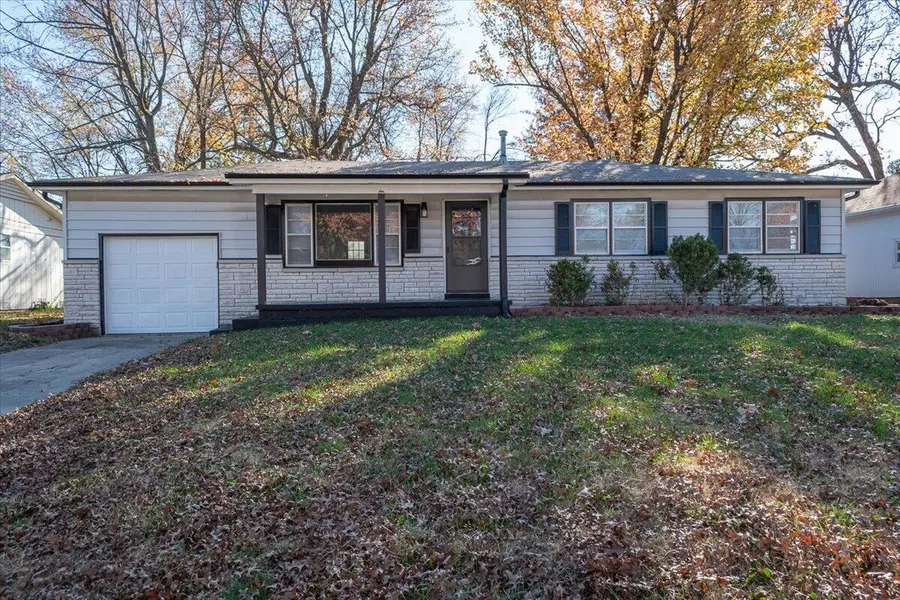 2918 E Bergman ST, Springfield, MO 65802
