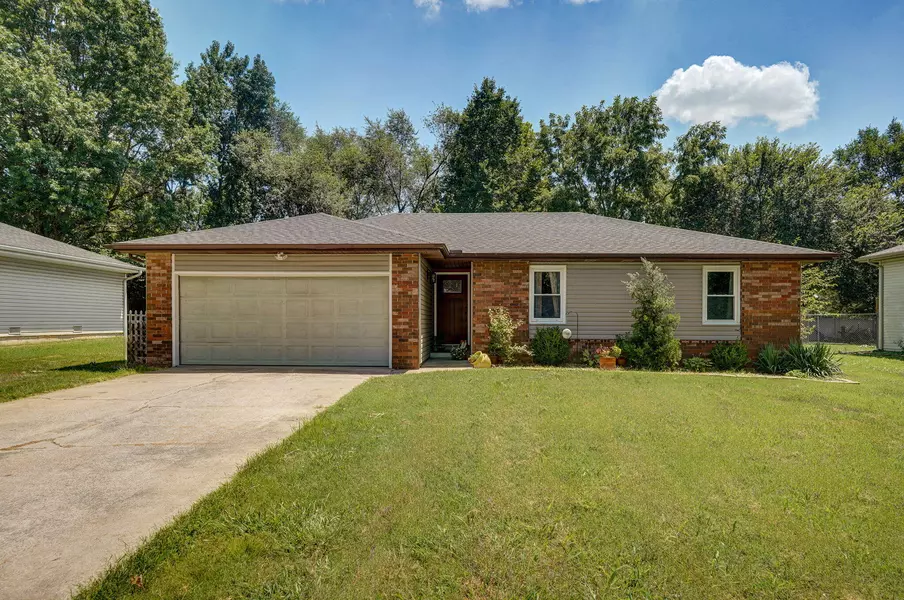 5432 S Honeysuckle LN, Battlefield, MO 65619