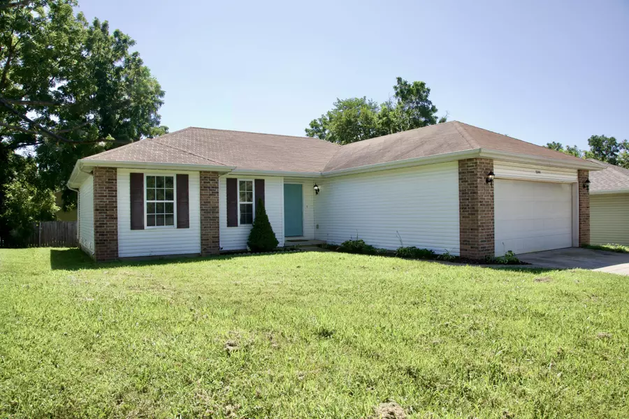 1044 S Missouri AVE, Springfield, MO 65807