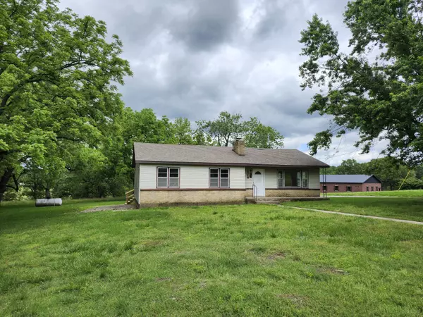 731 E Hubble DR, Marshfield, MO 65706