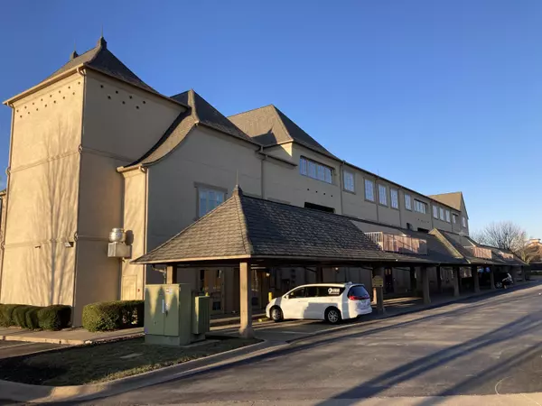 Springfield, MO 65804,1531 E Bradford Pkwy #320-330