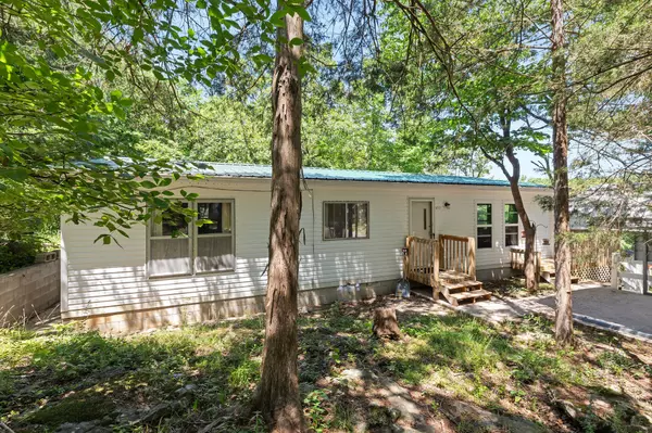417 Greenbriar LN, Hollister, MO 65672