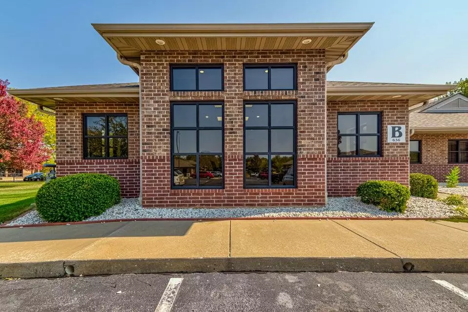 Springfield, MO 65807,636 W Republic RD #B100