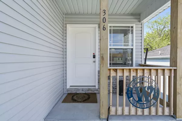 Branson, MO 65616,306 W College ST