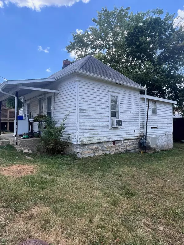 Ava, MO 65608,107 N Lister Street