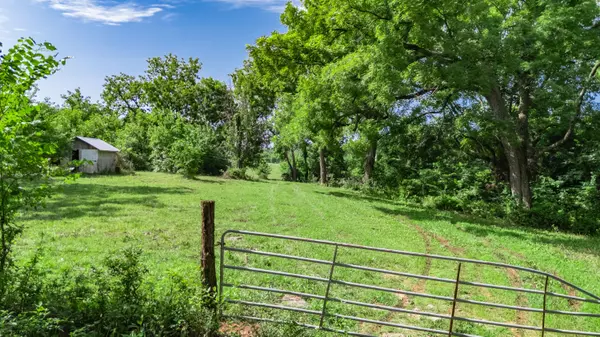 Dunnegan, MO 65640,002 E 405th RD