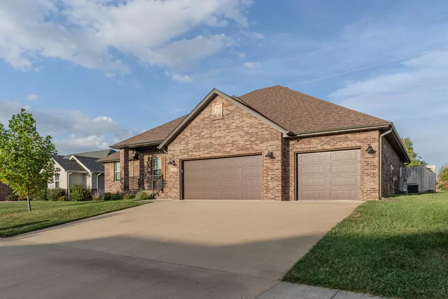 3764 N Huntington AVE, Springfield, MO 65803