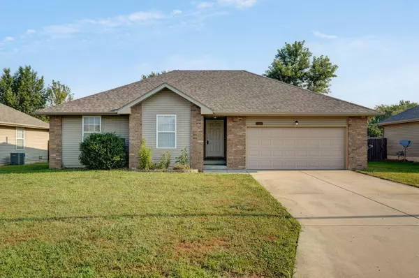2437 E Willow ST, Republic, MO 65738