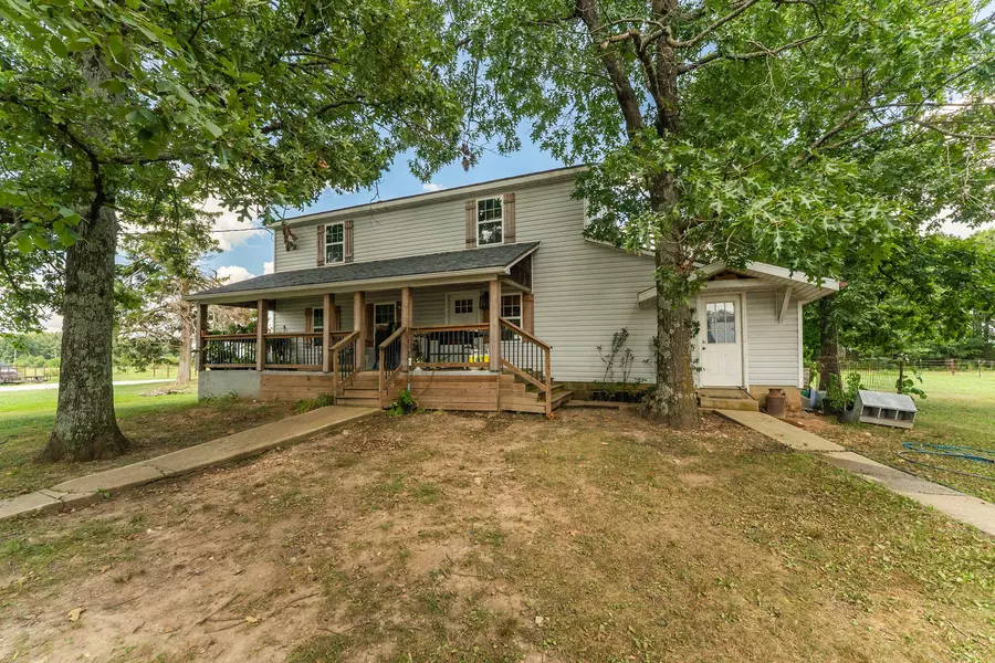 1311 W Clinton AVE, Seymour, MO 65746