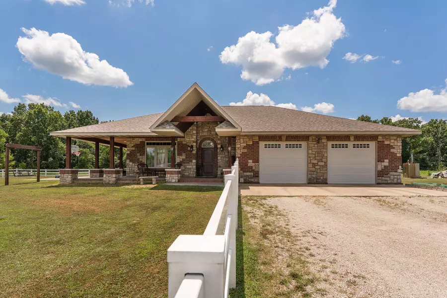 201 Pioneer DR, Seymour, MO 65746