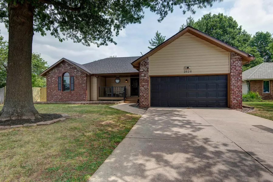 2626 N Wildberry CT, Springfield, MO 65802