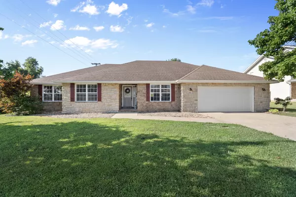 534 E Grace ST, Republic, MO 65738