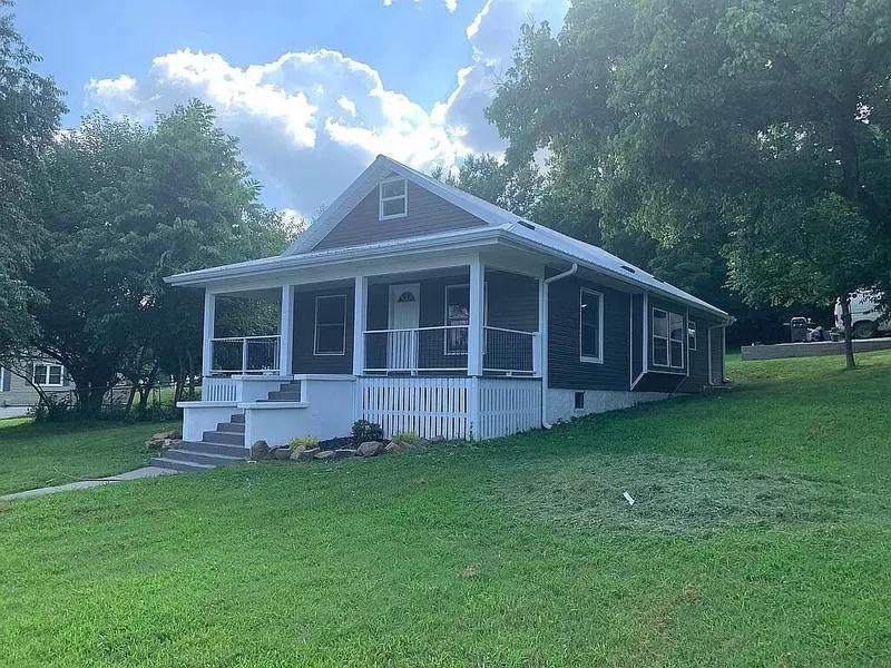106 Mountain St ST, Cassville, MO 65625
