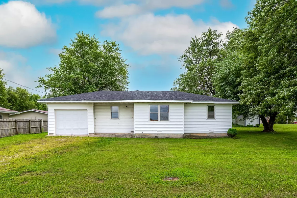 Seymour, MO 65746,114 E Hyde ST