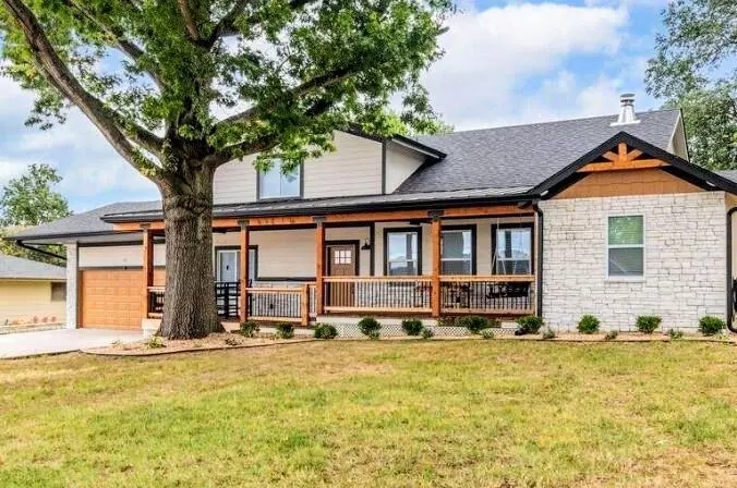 Hollister, MO 65672,912 Parkview DR