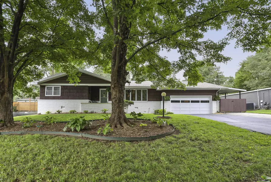 1932 E Sunset DR, Springfield, MO 65804